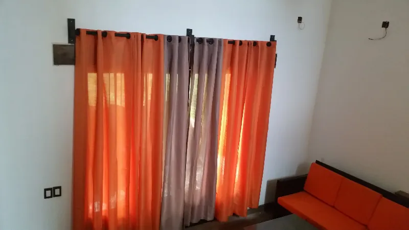 Detalle de tela y acabado de cortina