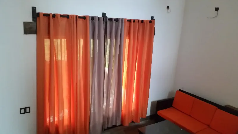 Bastón de madera con herrajes incluidos